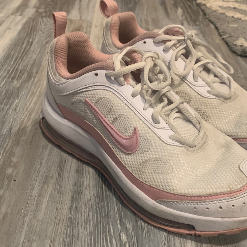 Nike air maxes pink sizes 8.5